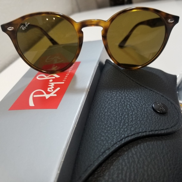 Ray-Ban Accessories - Ray-Ban Sunglasses Brand new RB2180